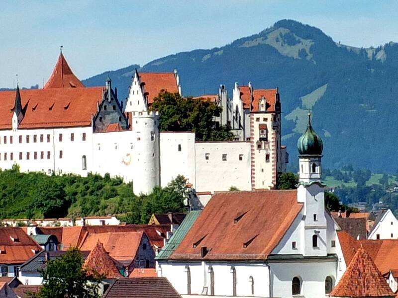 Stadtpanorama mit Hohem Schloss im Mittelpunkt