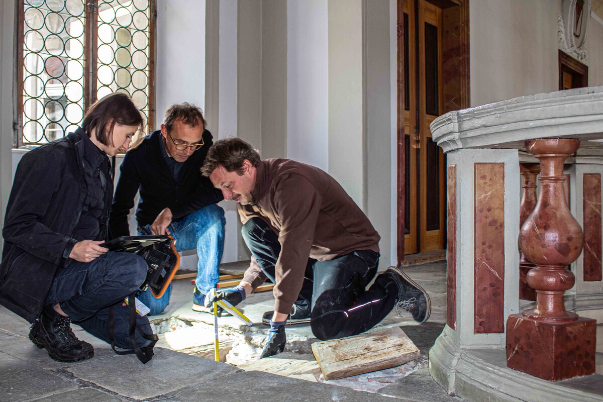 (Von links): Marie Kremer (Gutachterin bei Kayser+Böttges Ingenieure und Architekten), Architekt Dr. Alexander Pfanzelt, Bauingenieur Sebastian Fügener (Kayser+Böttges Ingenieure und Architekten GmbH)